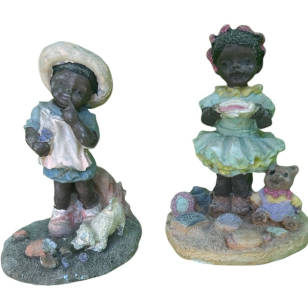 Charming Figurine Set - Multicolor
